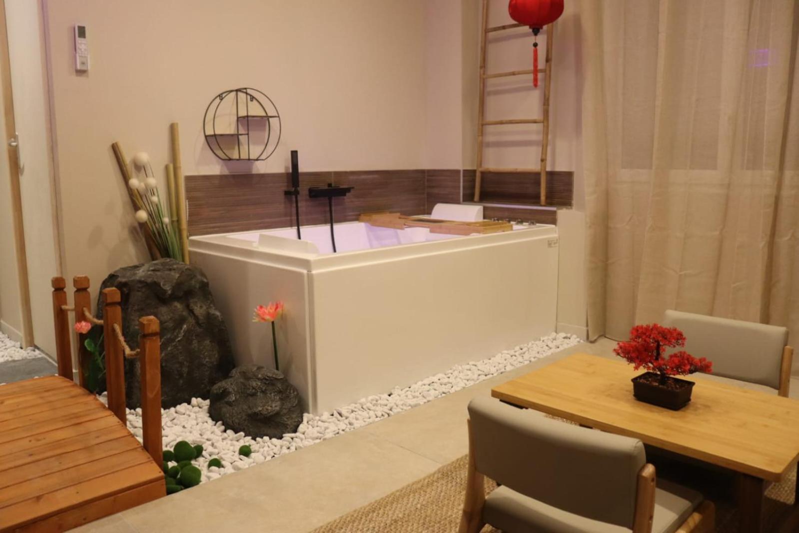 Loveroom Japon Avec Balneotherapie Tolone Esterno foto