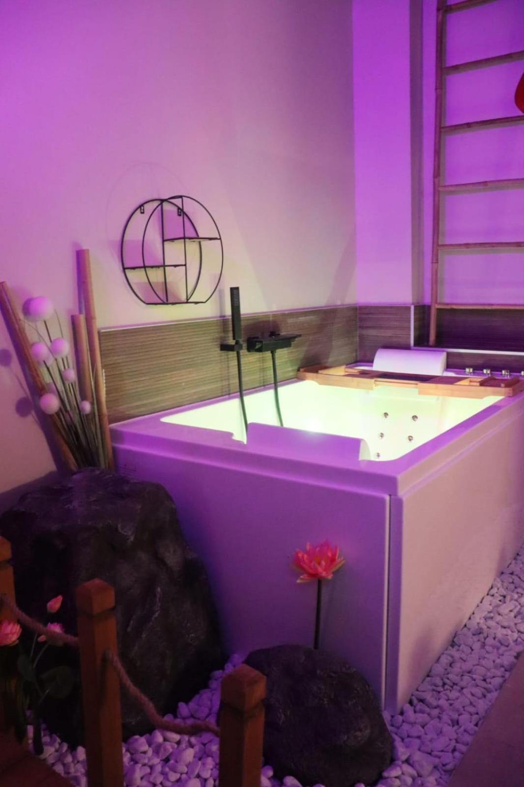 Loveroom Japon Avec Balneotherapie Tolone Esterno foto