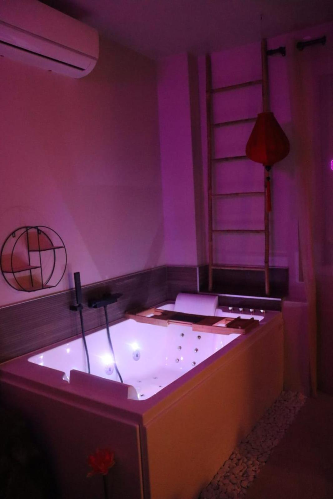 Loveroom Japon Avec Balneotherapie Tolone Esterno foto
