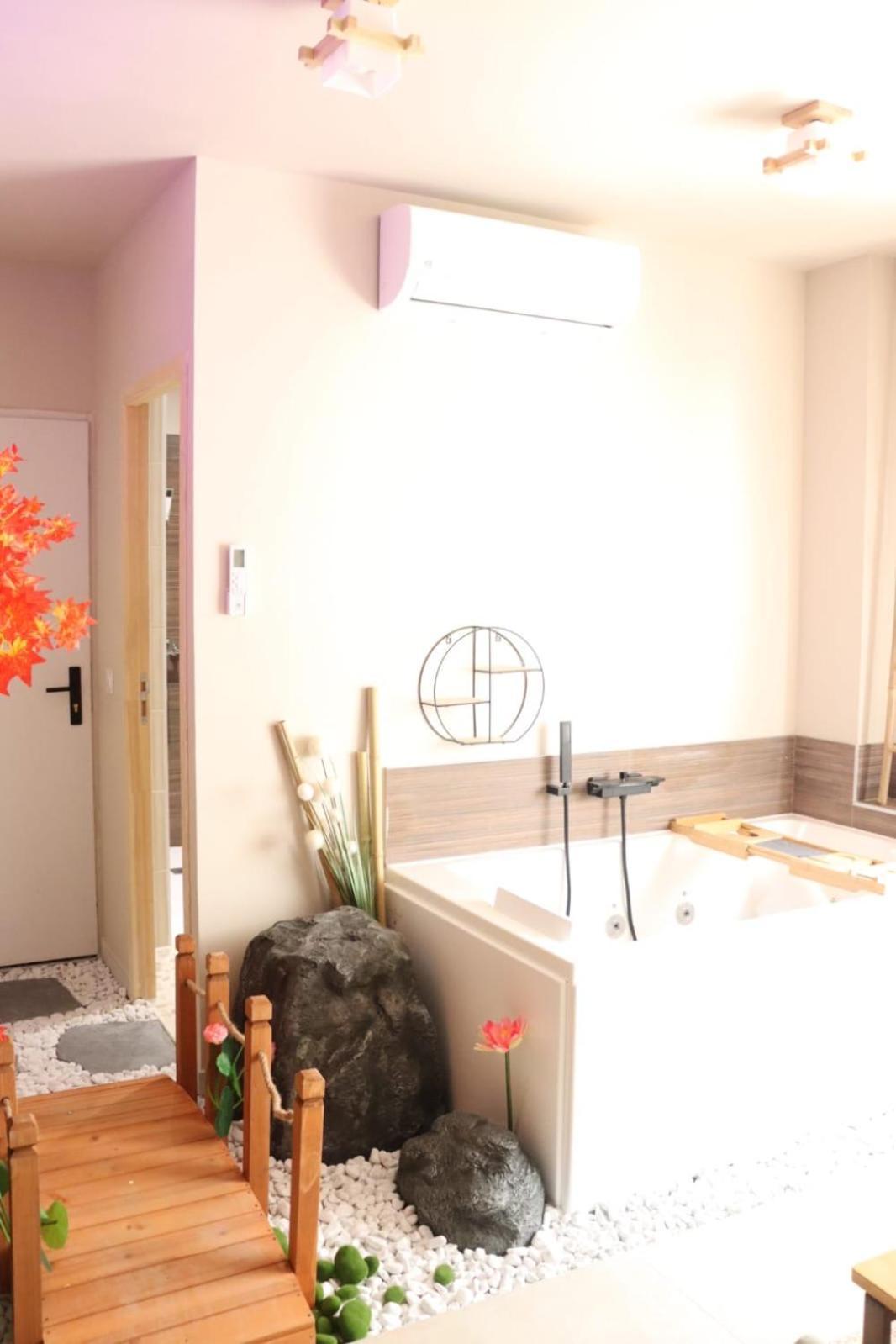 Loveroom Japon Avec Balneotherapie Tolone Esterno foto