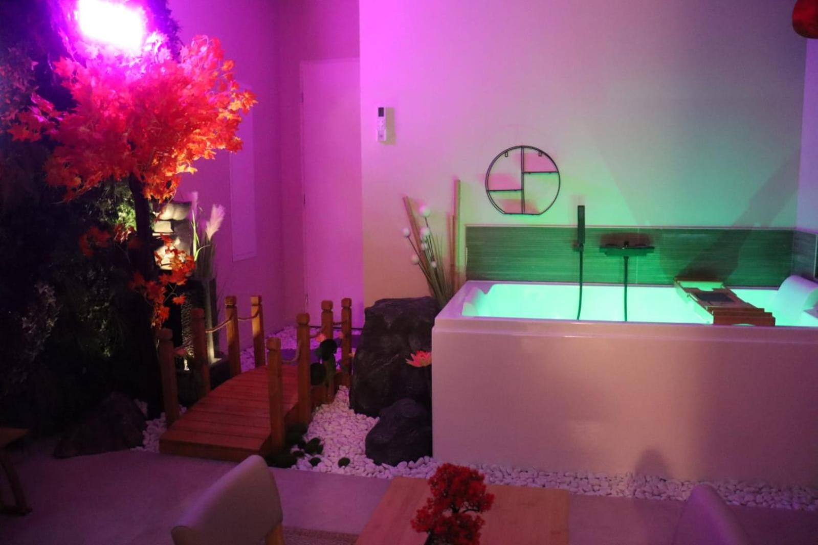 Loveroom Japon Avec Balneotherapie Tolone Esterno foto