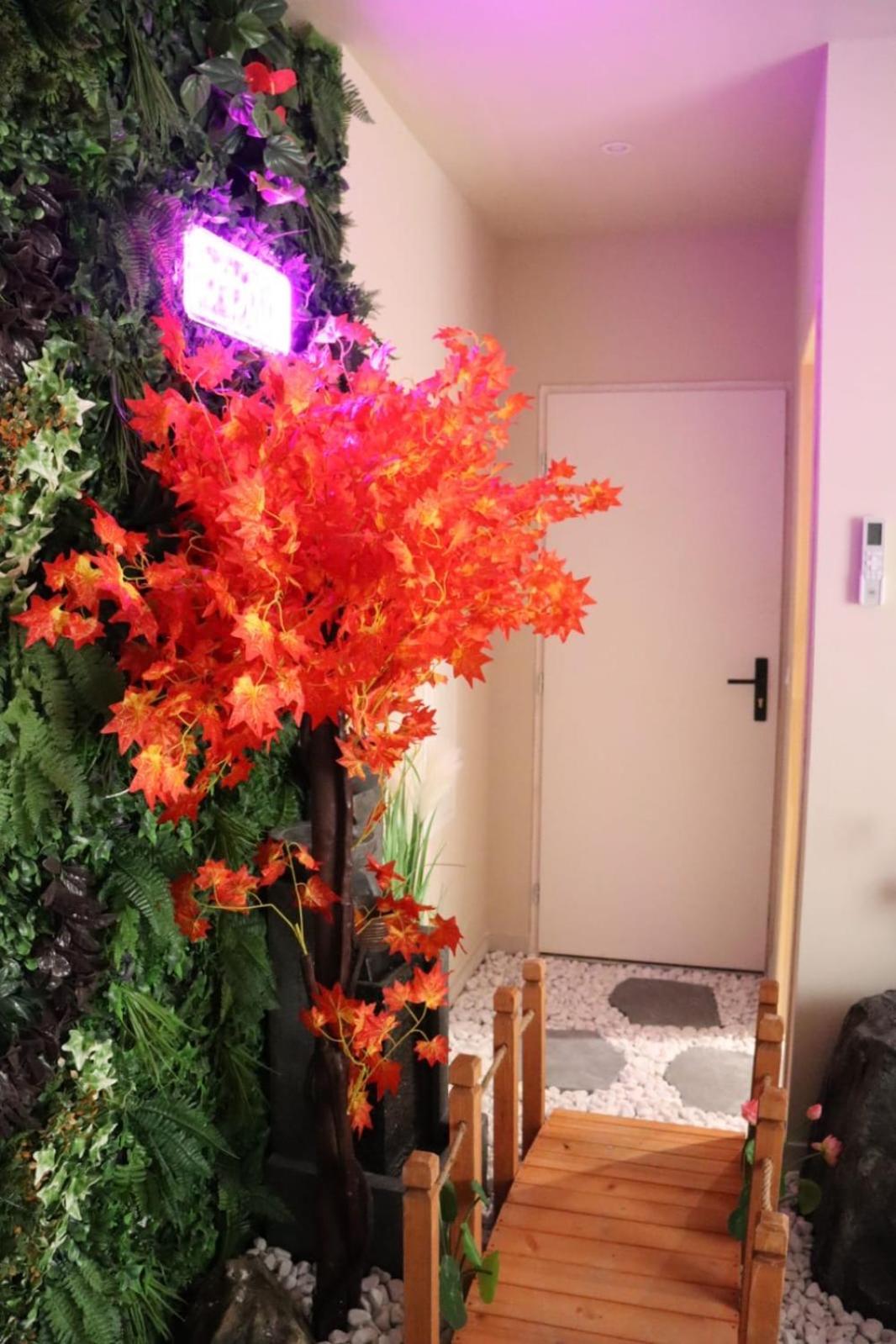 Loveroom Japon Avec Balneotherapie Tolone Esterno foto