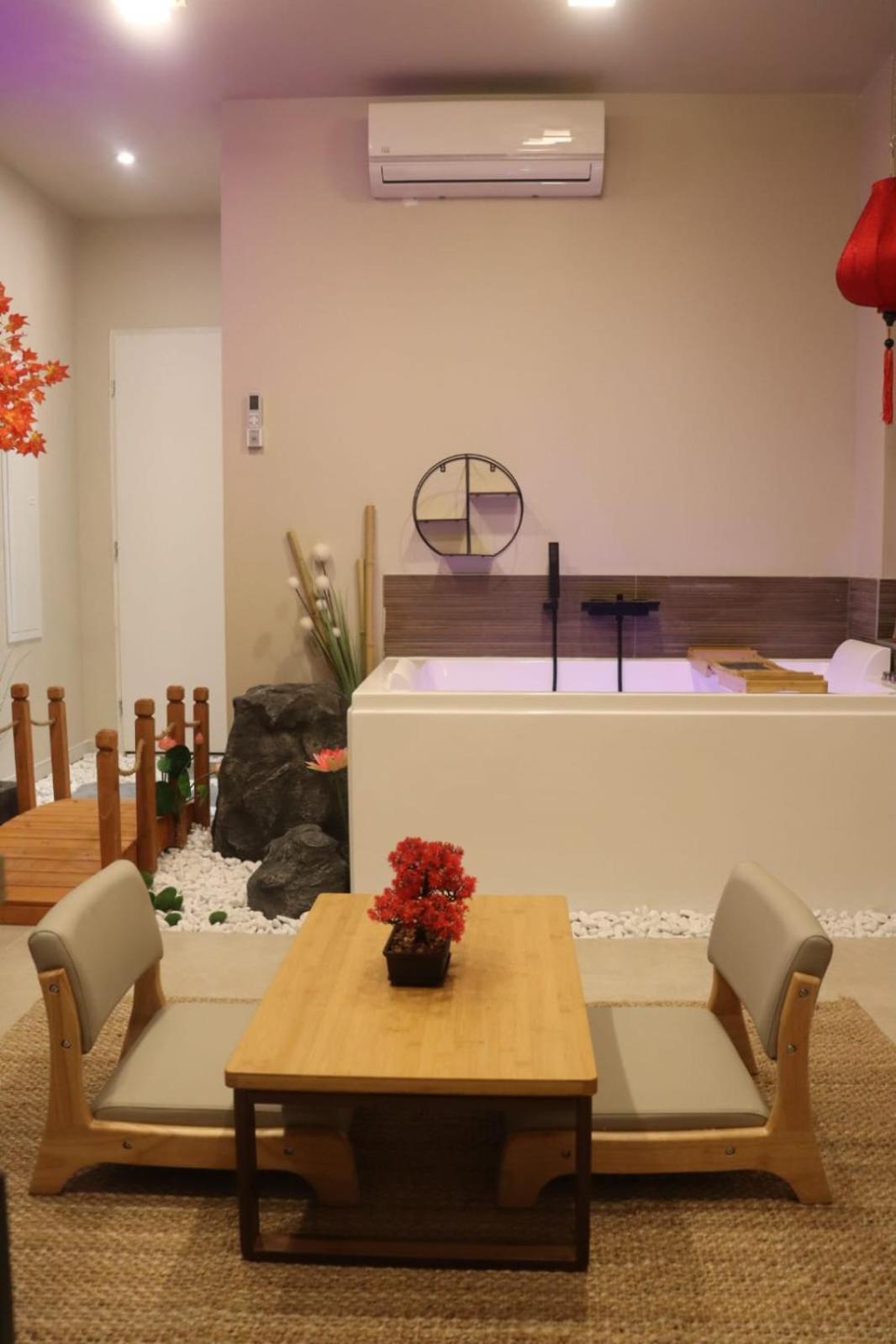 Loveroom Japon Avec Balneotherapie Tolone Esterno foto