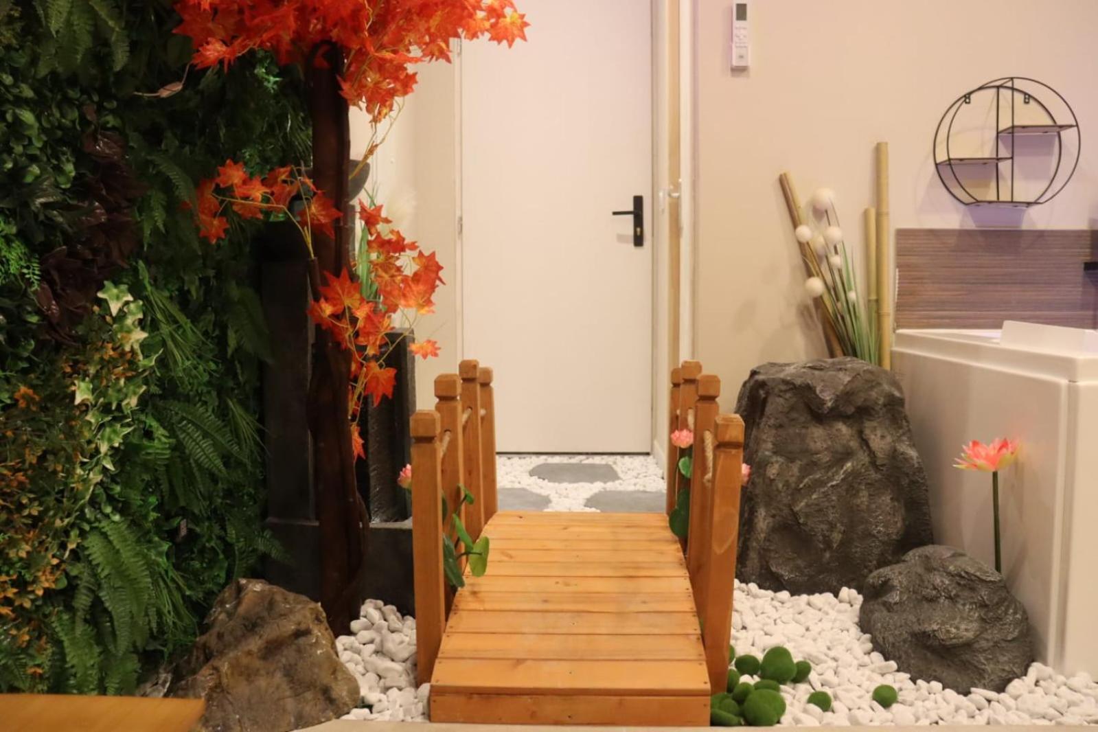 Loveroom Japon Avec Balneotherapie Tolone Esterno foto