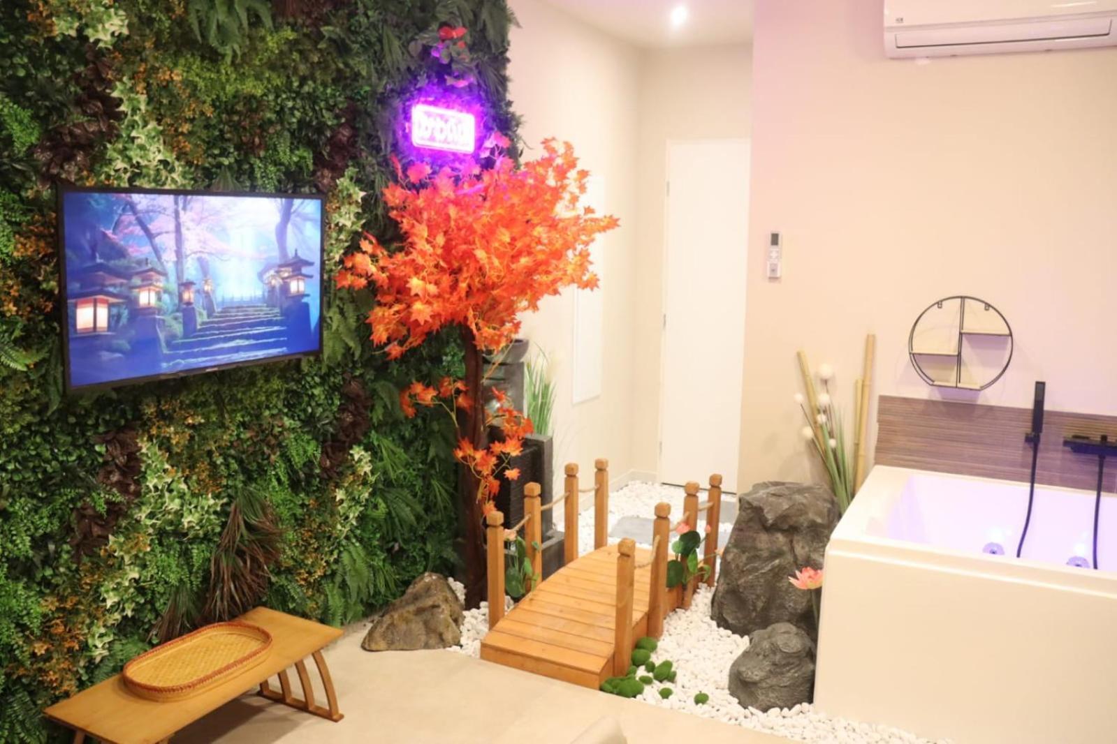 Loveroom Japon Avec Balneotherapie Tolone Esterno foto